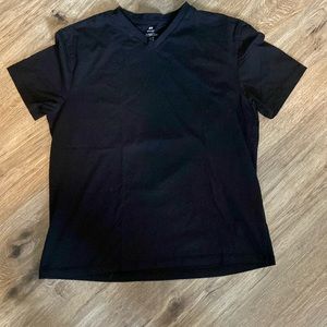 H&M black men’s Meduim v neck shirt